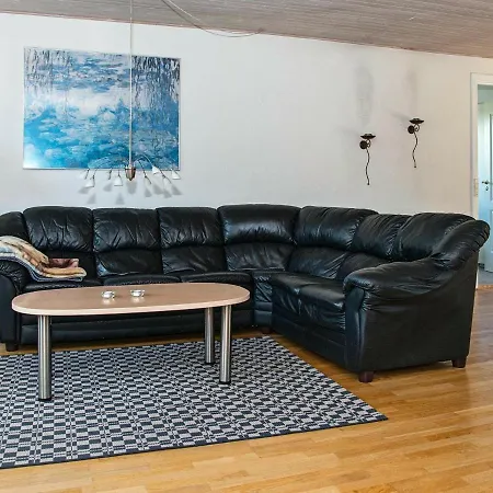 Spacious Holiday In Orsted Jutland With Pool بيت للعطل Hevring